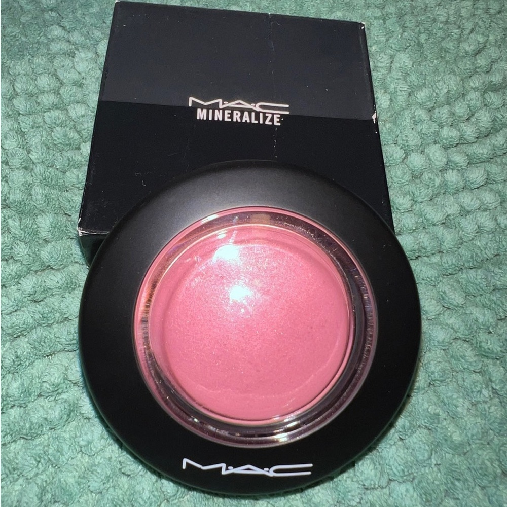 NEW MAC Mineralize blush in Dainty
